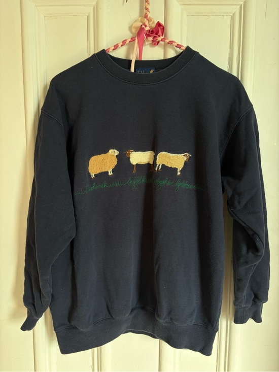 Tops - Vintage 100% Cotton Crew Neck with Sheep Design